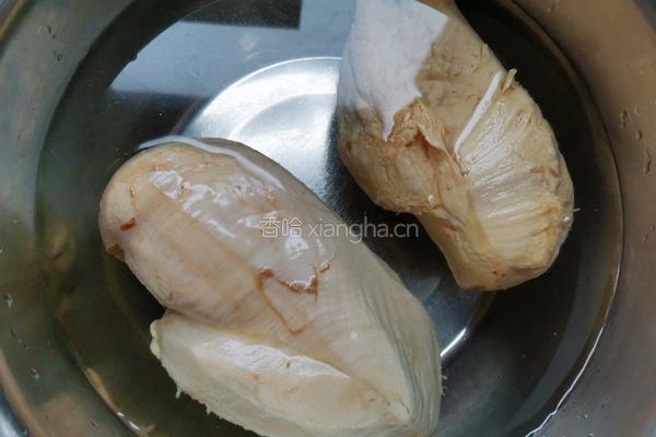 凉拌手撕鸡胸肉的做法图解3