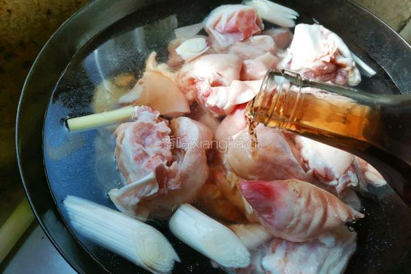 黄豆酱猪蹄焖的做法图解2
