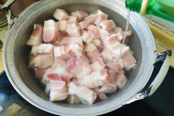 砂锅红烧肉炖豆腐的做法图解1