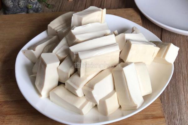 青椒炒豆腐的做法图解3