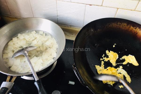 鸡蛋西红柿炒面片的做法图解3