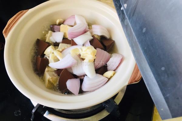 砂锅鸭血炖豆腐的做法图解3