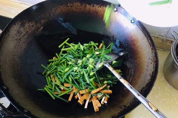 韭菜苔炒豆干的做法图解2
