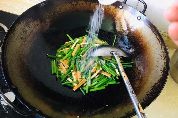 韭菜苔炒豆干的做法图解4