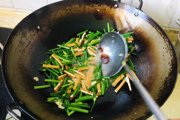 韭菜苔炒豆干的做法图解6