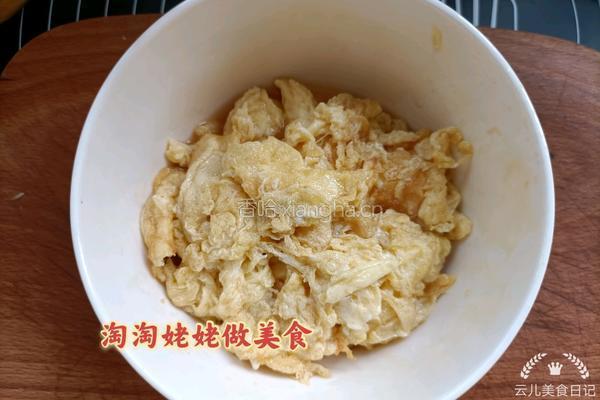 洋葱木耳炒鸡蛋的做法图解1