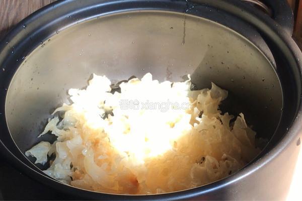 南瓜银耳西米露的做法图解2