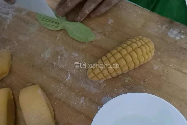 彩蔬玉米馒头的做法图解8
