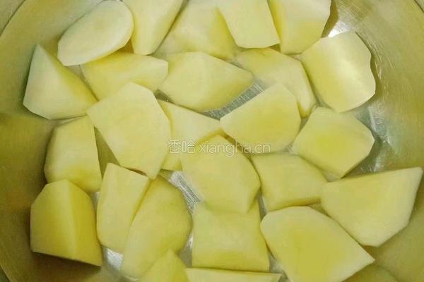 香菇土豆烧鸡腿的做法图解3