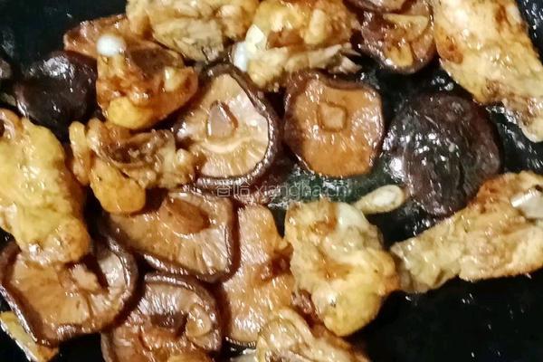 香菇土豆烧鸡腿的做法图解11