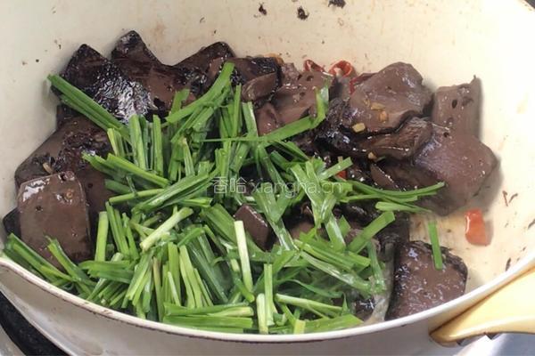 韭菜炒猪血的做法图解8