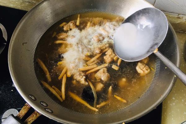 酸辣酥肉汤的做法图解4