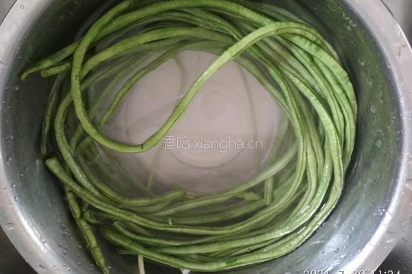 豆角炒肉丁的做法图解4