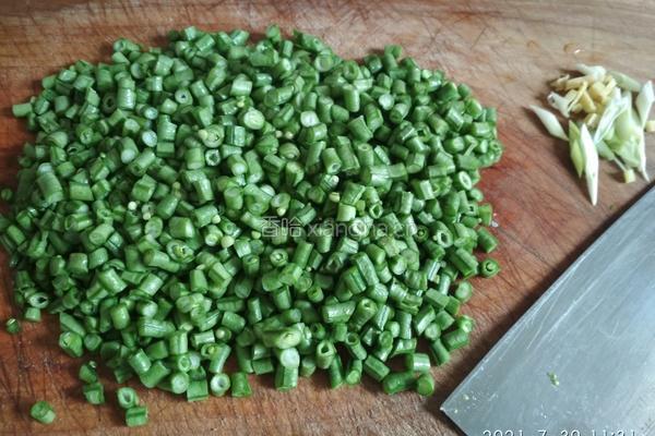 豆角炒肉丁的做法图解5