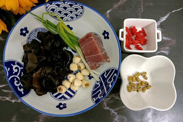 霍山石斛炖鸡的做法图解3