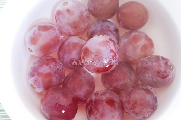 椰汁葡萄凉粉的做法图解1