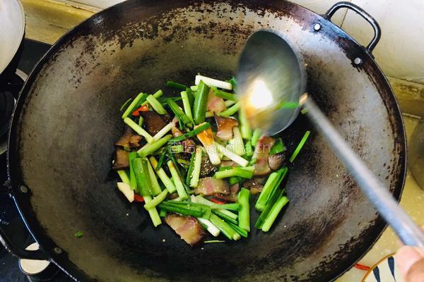 青蒜炒腊肉的做法图解6