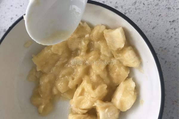 香蕉玉米饼的做法图解2