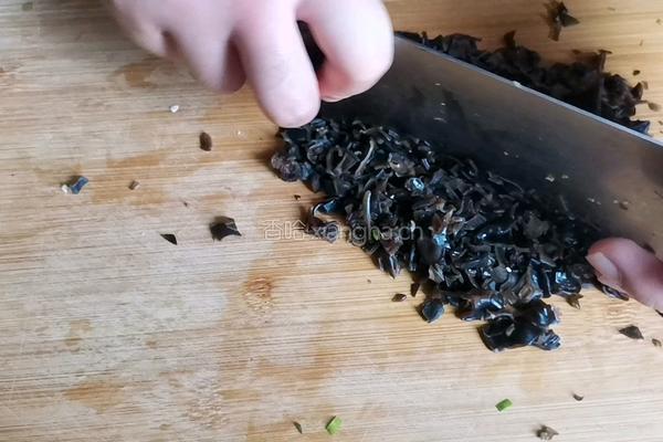 饺子皮版韭菜鸡蛋馅饼的做法图解5