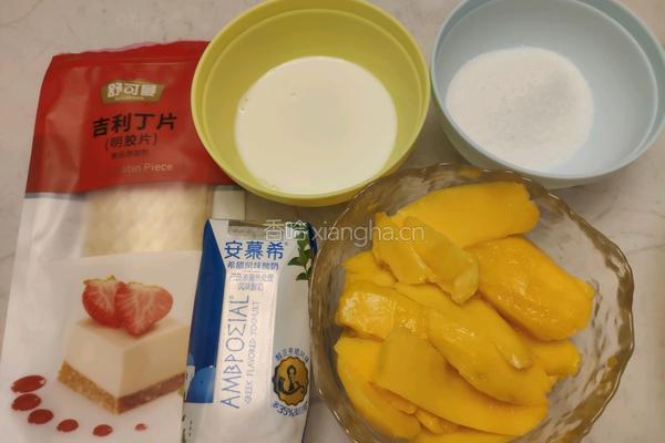 芒果酸奶慕斯蛋糕的做法图解1