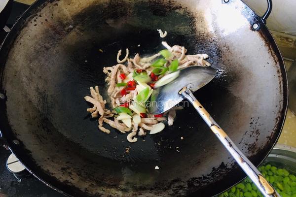 青椒豆皮炒肉丝的做法图解5