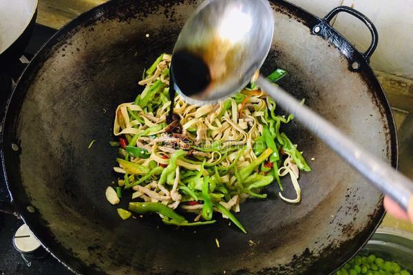 青椒豆皮炒肉丝的做法图解8