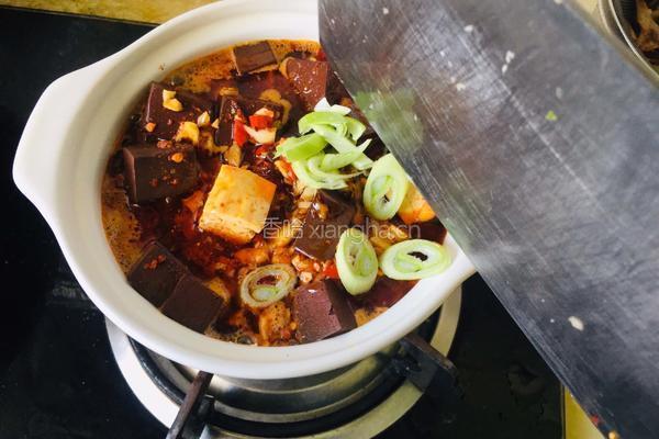 蒜蓉辣酱鸭血煲的做法图解11