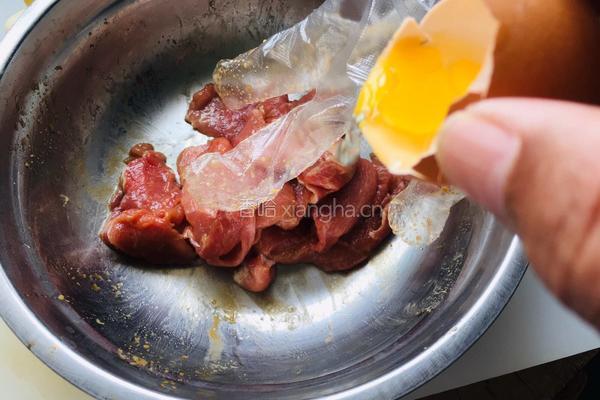 青椒炒过油肉的做法图解3