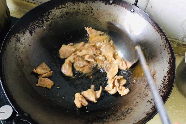 青椒炒过油肉的做法图解7