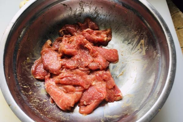 青椒炒过油肉的做法图解6