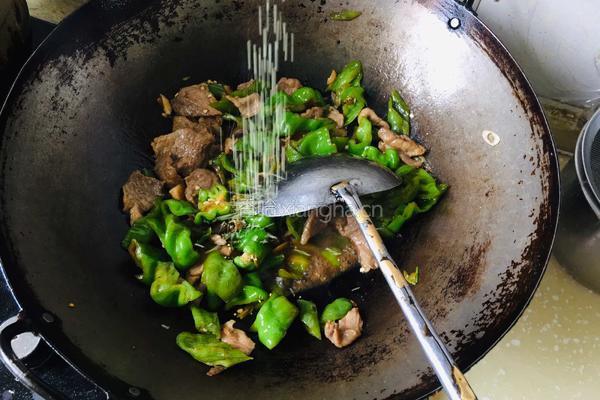 青椒炒过油肉的做法图解15
