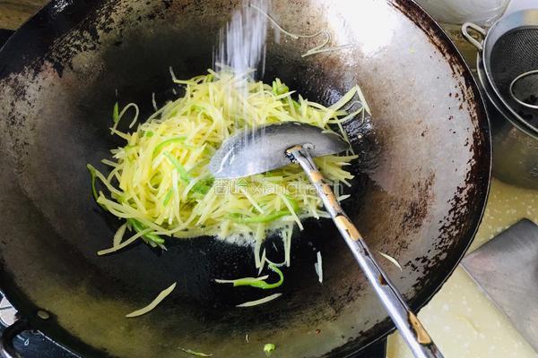 青椒土豆丝的做法图解7