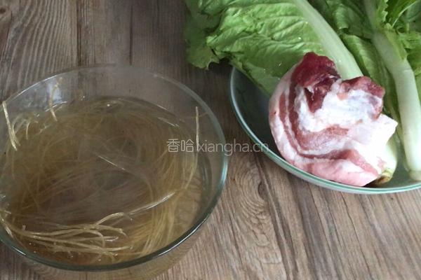 五花肉炖白菜粉条的做法图解2