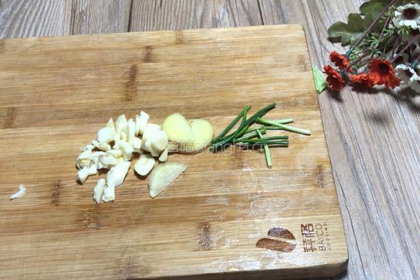五花肉炖白菜粉条的做法图解5