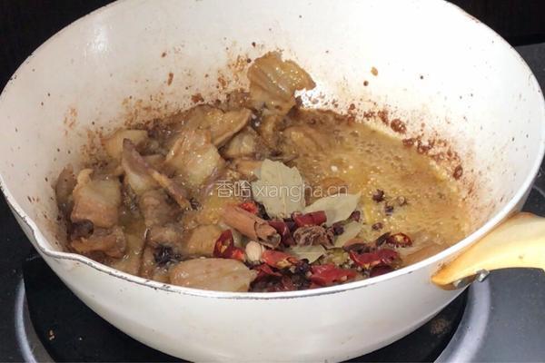 五花肉炖白菜粉条的做法图解11