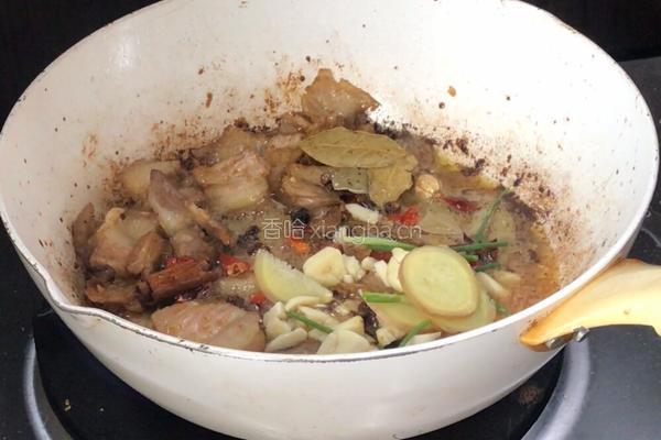 五花肉炖白菜粉条的做法图解12