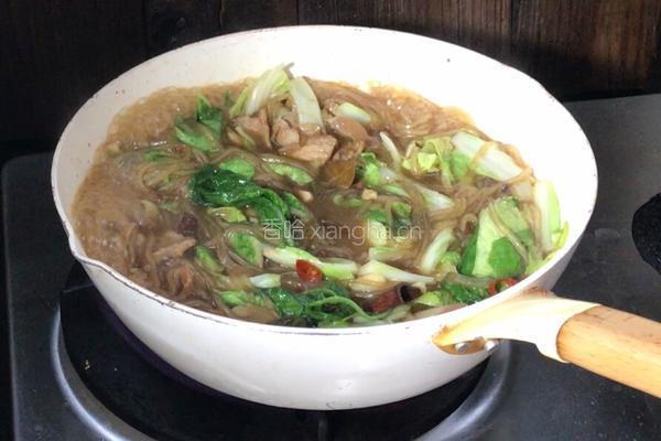 五花肉炖白菜粉条的做法图解15