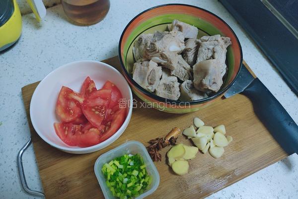 西红柿红烧排骨的做法图解1