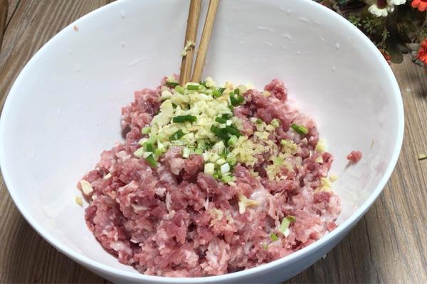 梅干菜馅饺子的做法图解3