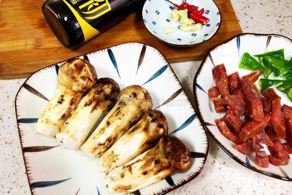 小炒松茸牛肉的做法图解2