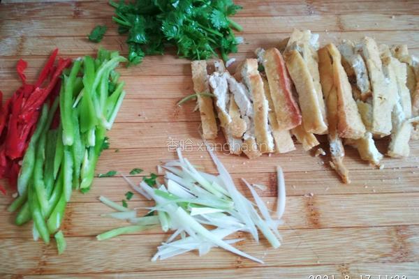 凉拌炸豆腐的做法图解2