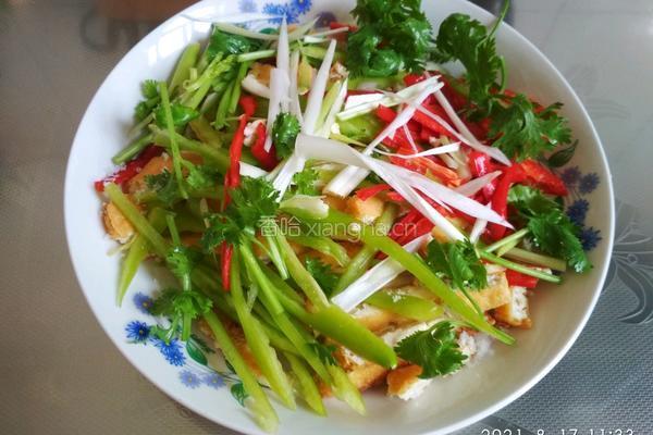 凉拌炸豆腐的做法图解3