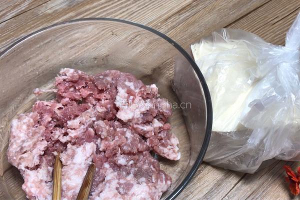 豆腐酿肉的做法图解1