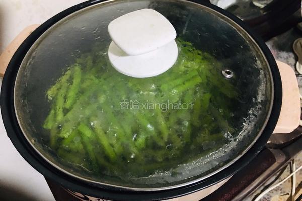 凉拌豇豆的做法图解2