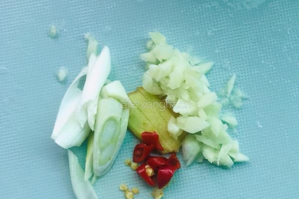 低脂金针菇蒸鸡腿的做法图解3
