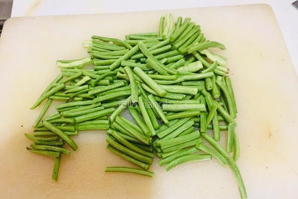 糖醋豇豆的做法图解1