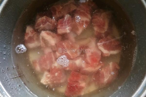 剁椒芋头蒸排骨的做法图解1
