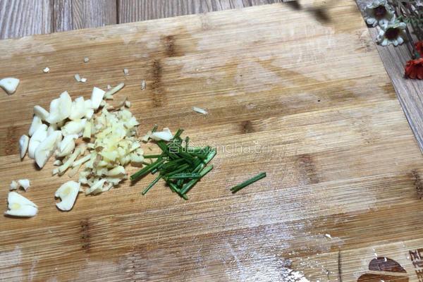 酸豆角茭白炒腊肠的做法图解6