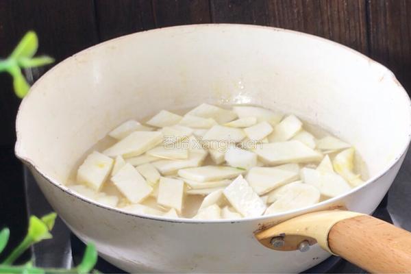 酸豆角茭白炒腊肠的做法图解8