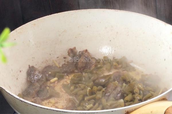 酸豆角茭白炒腊肠的做法图解12